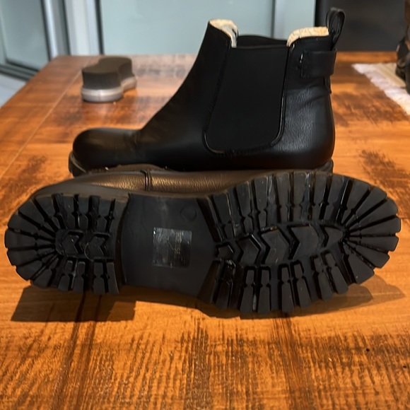 Women’s DLC Black Boots.  Size 6 - Picture 4 of 5